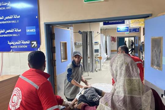 قصف إسرائيلي يستهدف منزلًا في خانيونس: 4 شهداء بينهم طفلتان و15 إصابة