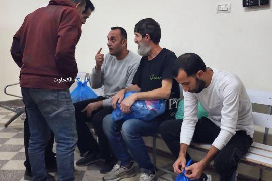 الاحتلال يفرج عن 5 أسرى من غزة وصلوا لمستشفى الأقصى بدير البلح