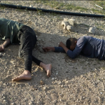 إصابة أربعة فلسطينيين برصاص واعتداء مستوطنين في الرام والخان الأحمر