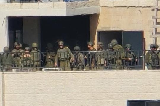 تصعيد إسرائيلي واسع في الضفة الغربية: اقتحامات واعتقالات وتجريف أراضٍ واعتداءات للمستوطنين في عدة محافظات
