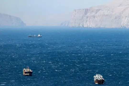 إيران تعلن فتح مضيق هرمز أمام السفن وترامب يرحب