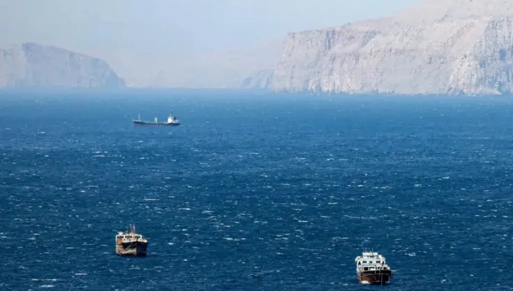 عراقجي يؤكد استئناف المرور التجاري عبر المضيق خلال وقف إطلاق النار مع الولايات المتحدة ولبنان وسط تراجع كبير في أسعار الخام العالمية