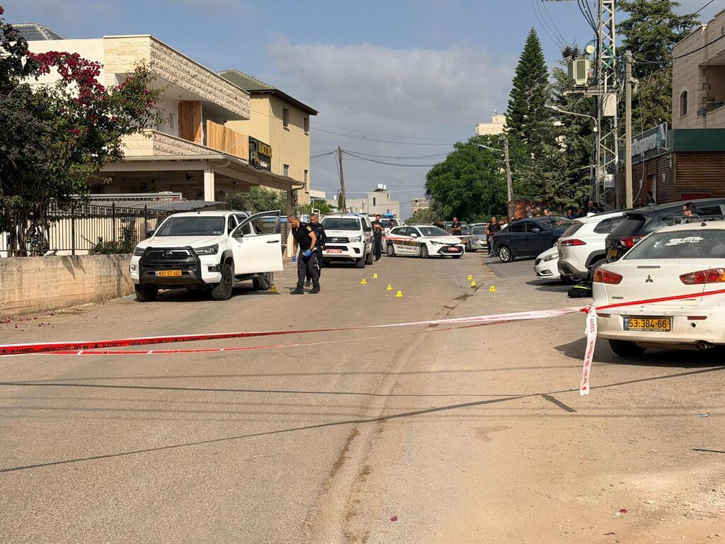 الجريمة وقعت صباح الأربعاء وسط استمرار موجة العنف والجريمة المنظمة، وتصاعد الانتقادات للشرطة والحكومة الإسرائيلية