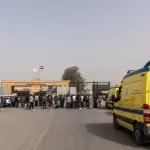 غزة: مغادرة 26 مريضاً و46 مرافقاً عبر معبر رفح لاستكمال العلاج بالخارج