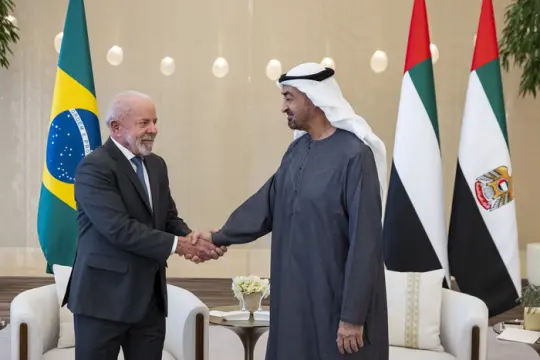 محمد بن زايد يستقبل الرئيس البرازيلي ويبحث تعزيز الشراكة الإستراتيجية بين الإمارات والبرازيل