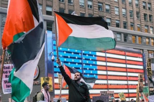 استطلاع أمريكي: التعاطف مع الفلسطينيين يتجاوز الإسرائيليين للمرة الأولى