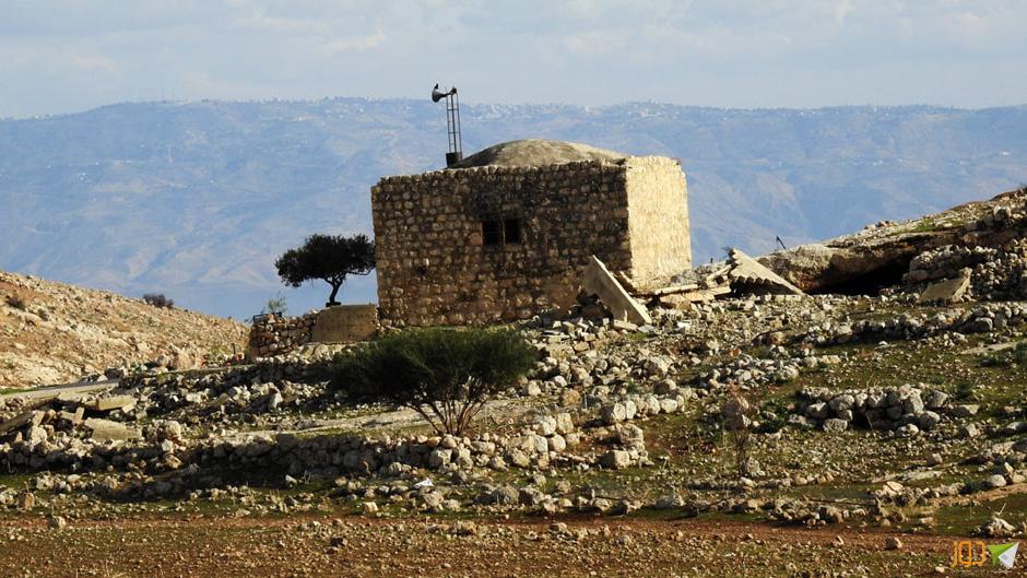 مستوطنون يحطمون محتويات مسجد في خربة طانا شمالي الضفة الغربية