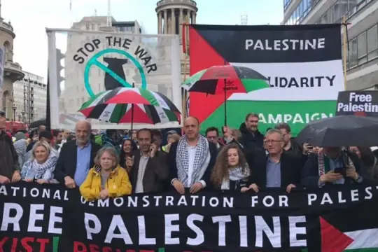 أكثر من ألف عضو مجلس محلي بريطاني يطالبون بجعل فلسطين قضية مركزية في انتخابات مايو