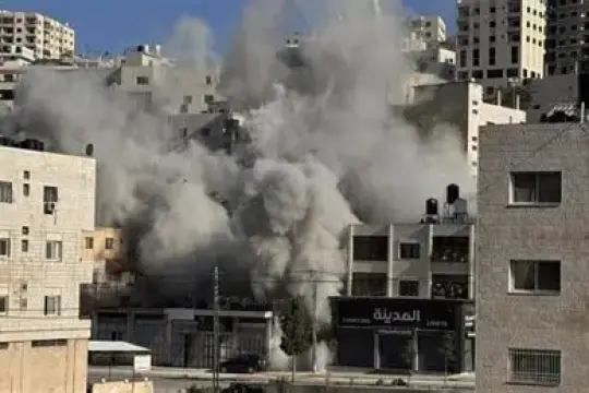 قوات الاحتلال تنسف منزلي الأسيرين صنوبر وغنام في مدينتي نابلس وطوباس