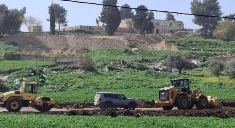 عمليات التجريف طالت الطريق الرئيس المعبد بين بلدتي سيلة الظهر والعطارة