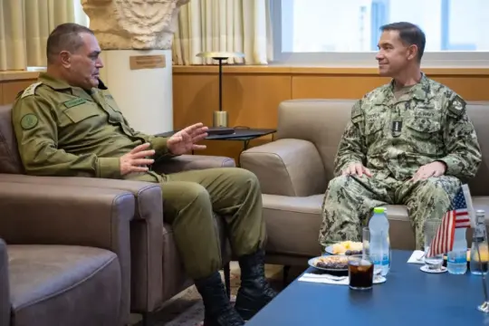 سنتكوم الأمريكية تكشف حصيلة العدوان الشامل: 50 ألف جندي وحاملتا طائرات في مواجهة إيران