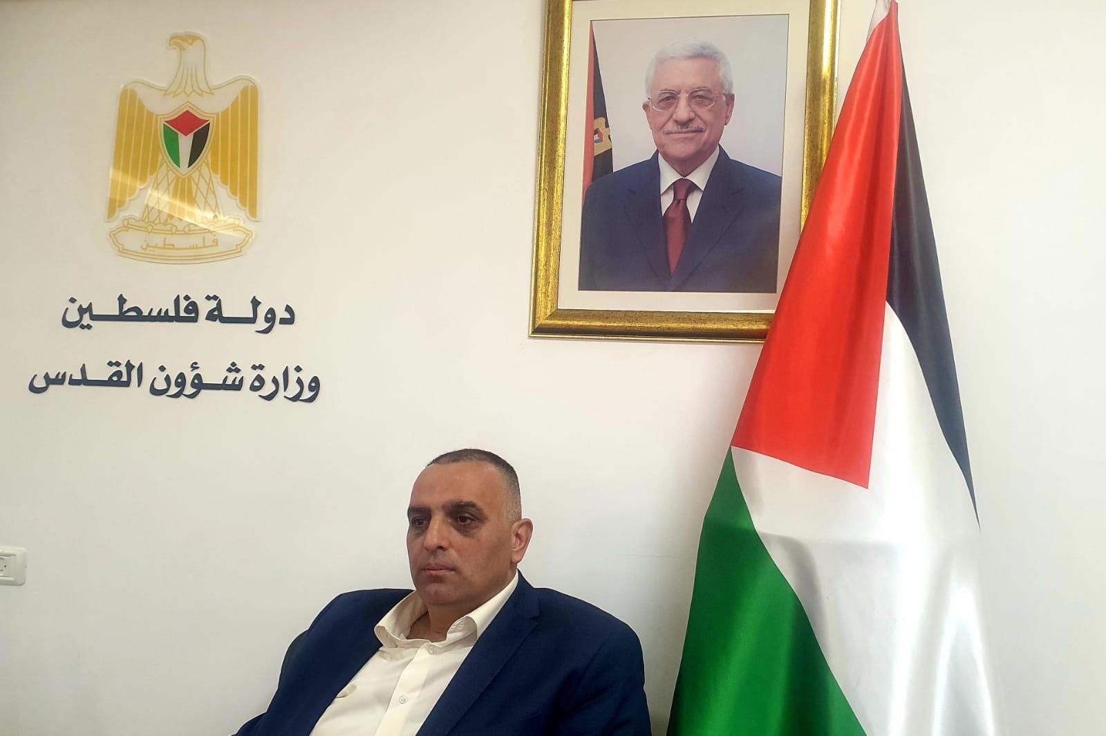 رفض الاستئناف القانوني والإصرار على إبعاده ستة أشهر وحرمانه من أداء مهامه الحكومية