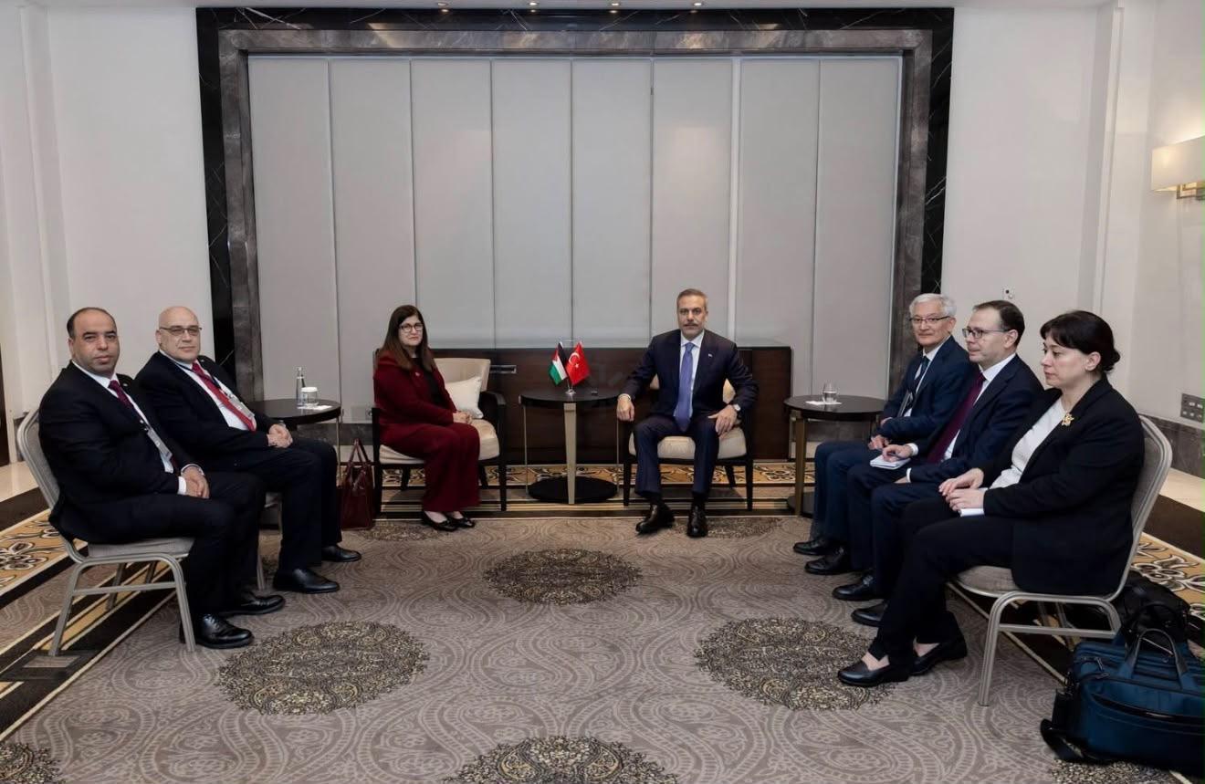 وتبحث مع هاكان فيدان تطورات الأوضاع في غزة والضفة الغربية والقدس