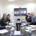 وزير الأشغال يبحث مع وفد أمريكي التدخلات في غزة والضفة