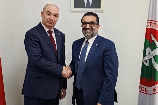 سفير فلسطين في بيلاروس يبحث تعزيز التعاون الصحي ودعم القطاع الطبي