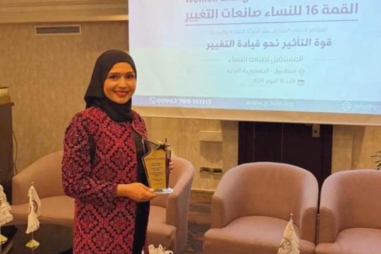 الإعلامية الفلسطينية براء عماد تتوّج بالوسام الماسي لصانعات التغيير لعام 2026 في إسطنبول