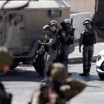 إصابة شاب فلسطيني برصاص الجيش الإسرائيلي أثناء محاولته اجتياز الجدار الفاصل شمال القدس