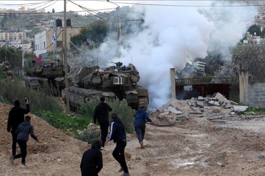 مواجهات واعتداءات متواصلة بالضفة الغربية وسط توقف مياه في رام الله بسبب اعتداء مستوطنين