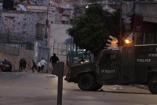 مواجهات في الضفة الغربية وتصاعد اعتداءات المستوطنين مع إقامة بؤرة استيطانية جديدة