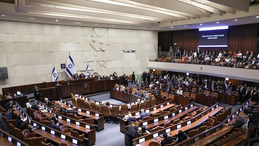 أصوات سياسية قليلة تنتقد العدوان الإسرائيلي الأمريكي على إيران وتطالب بالشفافية تجاه المواطنين