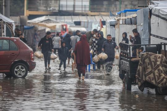 تحذيرات من تداعيات كارثية مع دخول منخفض جوي جديد إلى قطاع غزة