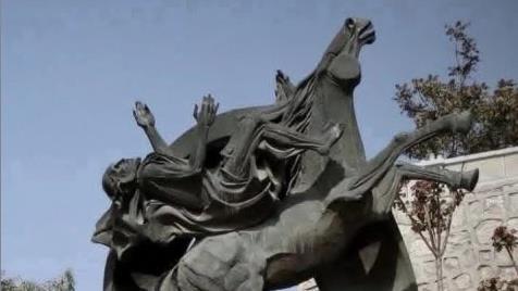 التمثال النحاسي الذي أهداه بابا الفاتيكان للكنيسة عام 1999 يُسرق وسط تحقيقات جارية