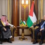 رئيس الوزراء الفلسطيني يبحث مع وزير الخارجية السعودي دعم السلطة وملف حل الدولتين