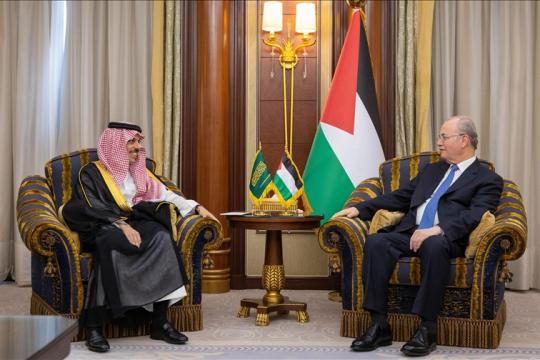 رئيس الوزراء الفلسطيني يبحث مع وزير الخارجية السعودي دعم السلطة وملف حل الدولتين
