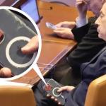 صور لنتنياهو بهاتف محمول مغطي بالكاميرات تثير جدلاً في إسرائيل