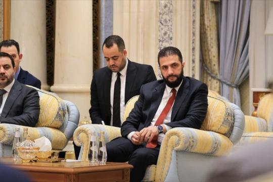 الرئيس السوري أحمد الشرع يبحث فرص الاستثمار مع مستثمرين دوليين في الرياض