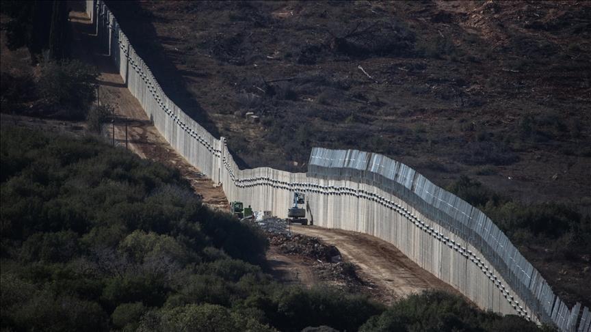 الخارجية اللبنانية تعتبر الخطوة "انتهاكًا خطيرًا للسيادة" وتطالب بوقف الانتهاكات وإزالة الجدارين