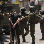 الاحتلال يعتقل طفلًا ويحتجز شبانًا خلال اقتحامات شمال ووسط الضفة الغربية