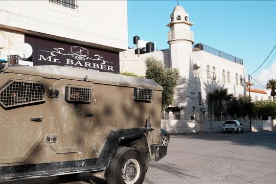 اقتحام إسرائيلي لدير إبزيع وتفتيش مصلين داخل مسجدين غرب رام الله