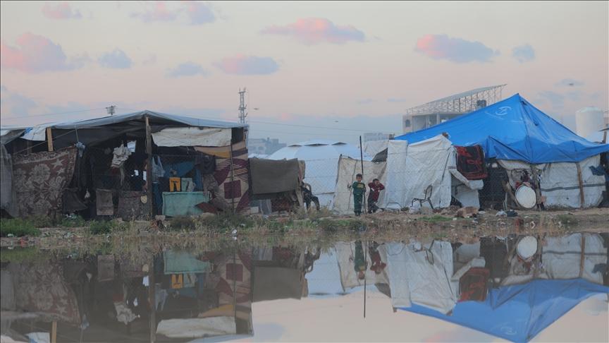 درجات الحرارة المنخفضة وسط غياب المأوى والتدفئة يزيد معاناة النازحين بعد حرب الإبادة الإسرائيلية