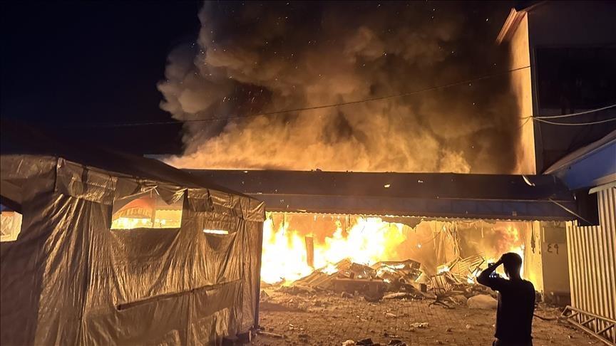 مئات آلاف الفلسطينيين يعيشون في مراكز إيواء مهددة بالحرائق بعد دمار واسع في الحرب الإسرائيلية