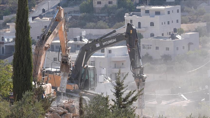 الجيش الإسرائيلي يوزع إخطارات بوقف بناء منشآت فلسطينية شمال طولكرم