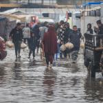 مأساة متفاقمة في غزة: الأمطار تغرق خيام 1.5 مليون نازح وسط نقص حاد في الإيواء