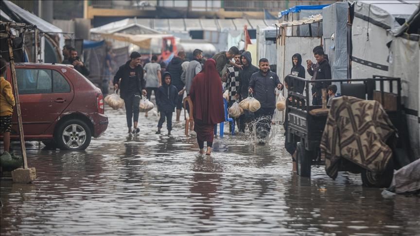 حكومة غزة تحذر من كارثة إنسانية مع دخول الشتاء واستمرار منع المساعدات والإيواء عن النازحين