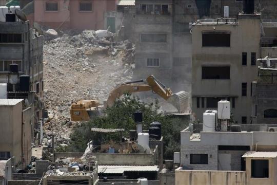 الجيش الإسرائيلي يُصدر 14 إخطار هدم في قرية أم الخير جنوبي الخليل