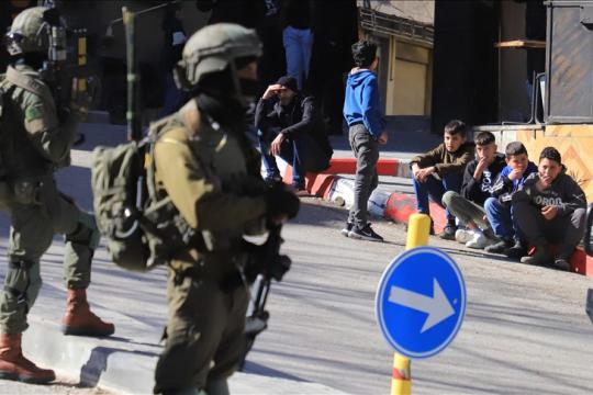 الجيش الإسرائيلي يقتحم مدرسة فلسطينية شمالي الضفة ويدمر مرافقها