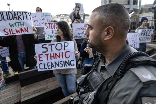 الشرطة الإسرائيلية تهاجم مظاهرة يسارية في سلوان احتجاجًا على تهجير الفلسطينيين