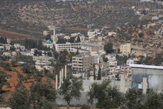 مستوطنون إسرائيليون يقيمون بؤرة استيطانية شمالي الضفة