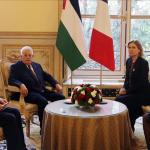 عباس يلتقي رئيسة البرلمان الفرنسي ويدعو لوقف كل ما يقوض حل الدولتين