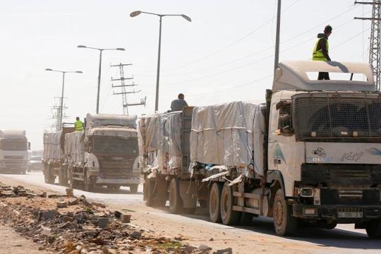 الإعلام الحكومي ينفي الاتهامات “الأمريكية ” بنهب المساعدات وتصفها بـ“التضليل الإعلامي الممنهج”