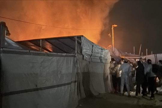 حماس تصف قصف خيام النازحين في خان يونس بـ"جريمة حرب" وتحمّل إسرائيل المسؤولية