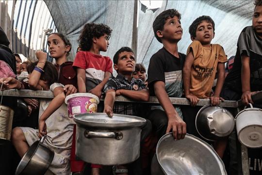 نصف مليون فلسطيني بمدينة غزة بلا غذاء ولا ماء