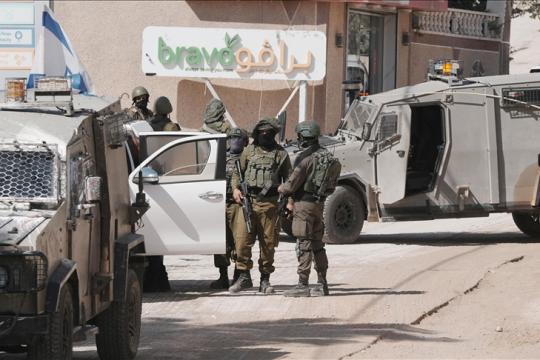 الجيش الإسرائيلي يشن حملة اقتحامات واسعة بالضفة الغربية ويعتقل شابًا