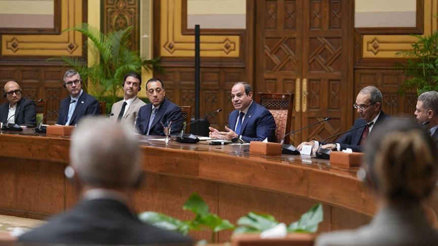 الرئيس المصري يؤكد دعم الدولة للمستثمرين خلال القمة العالمية للتعهيد.. و55 اتفاقية لتوفير 75 ألف فرصة عمل جديدة