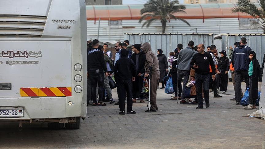 الهلال الأحمر الفلسطيني يشارك في إجلاء 40 مريضاً وحالة إنسانية عبر معبر رفح