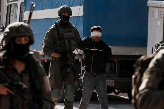 الجيش الإسرائيلي يعتقل فلسطينيين ويهدم 3 منازل شمالي الضفة الغربية